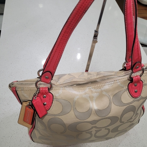 🔹️COACH 🔹️ metallic signature sateen tote ✨️🩷[ With Flaws] - Picture 3 of 17